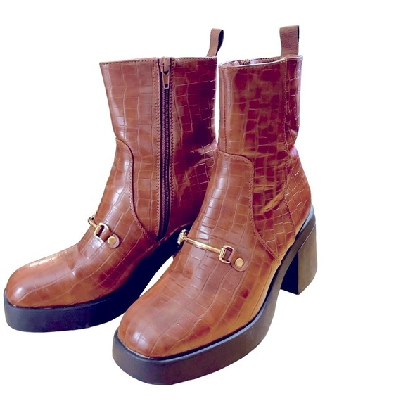 Truffle Collection sqaure toe loafer trim boots in brown croc size 8.5 - Picture 1 of 12